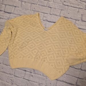 HYFVE V-Neck Cropped Sweater in Light Yellow Small